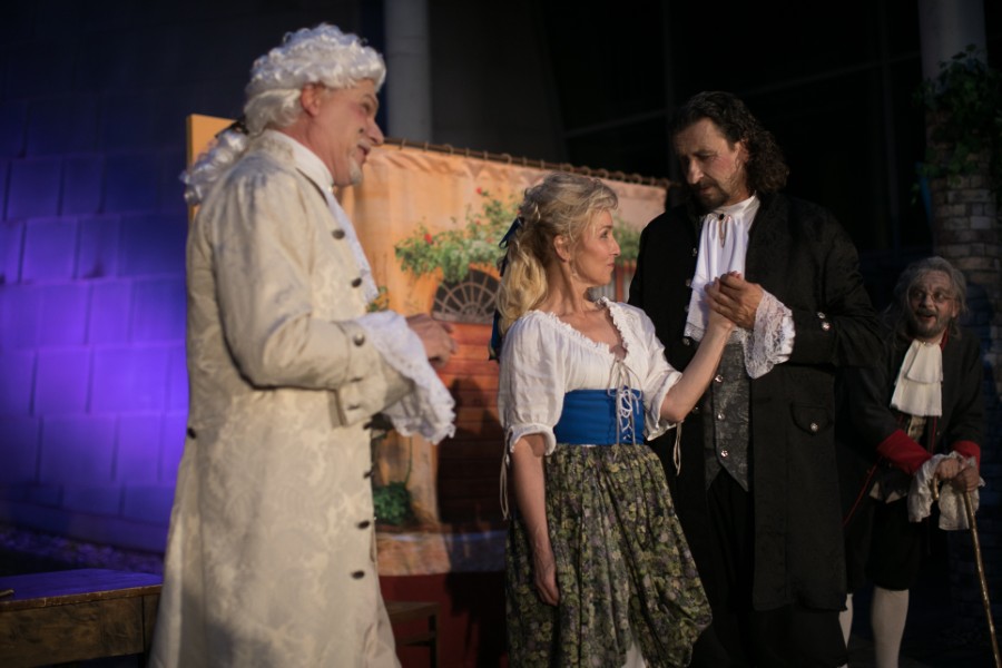 2021_Die.Wirtin (4).jpg